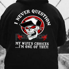 "I Never Question My Wife's Choices" Hoodie â Funny Marriage Slogan Pullover, Humorous Spouse Gift & Casual Unisex Apparel